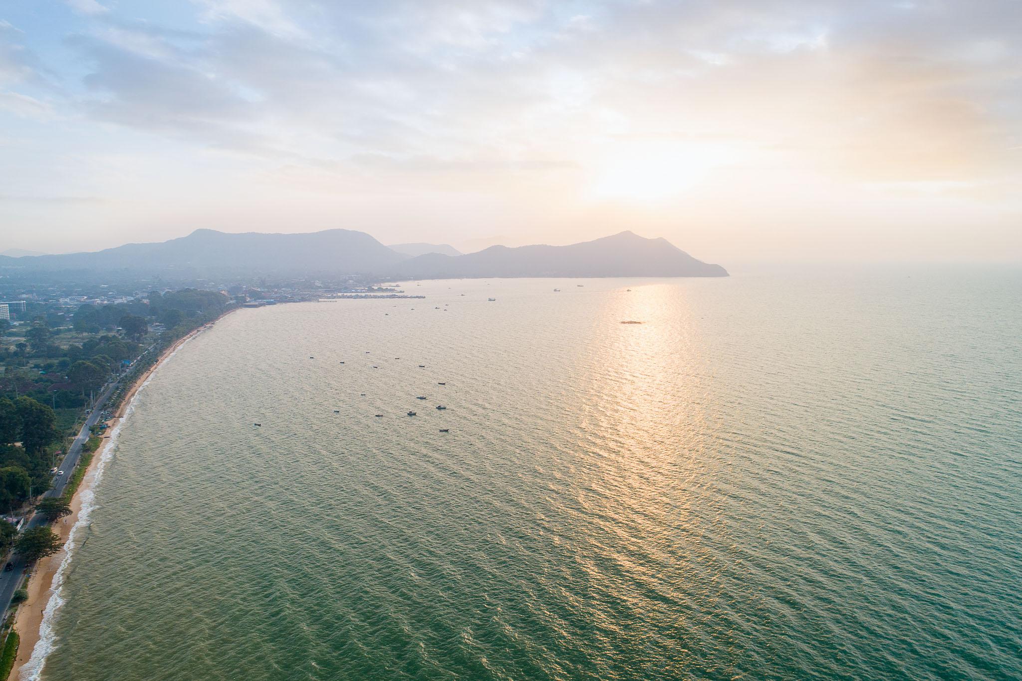 Cross Pattaya Oceanphere Na Chom Thian